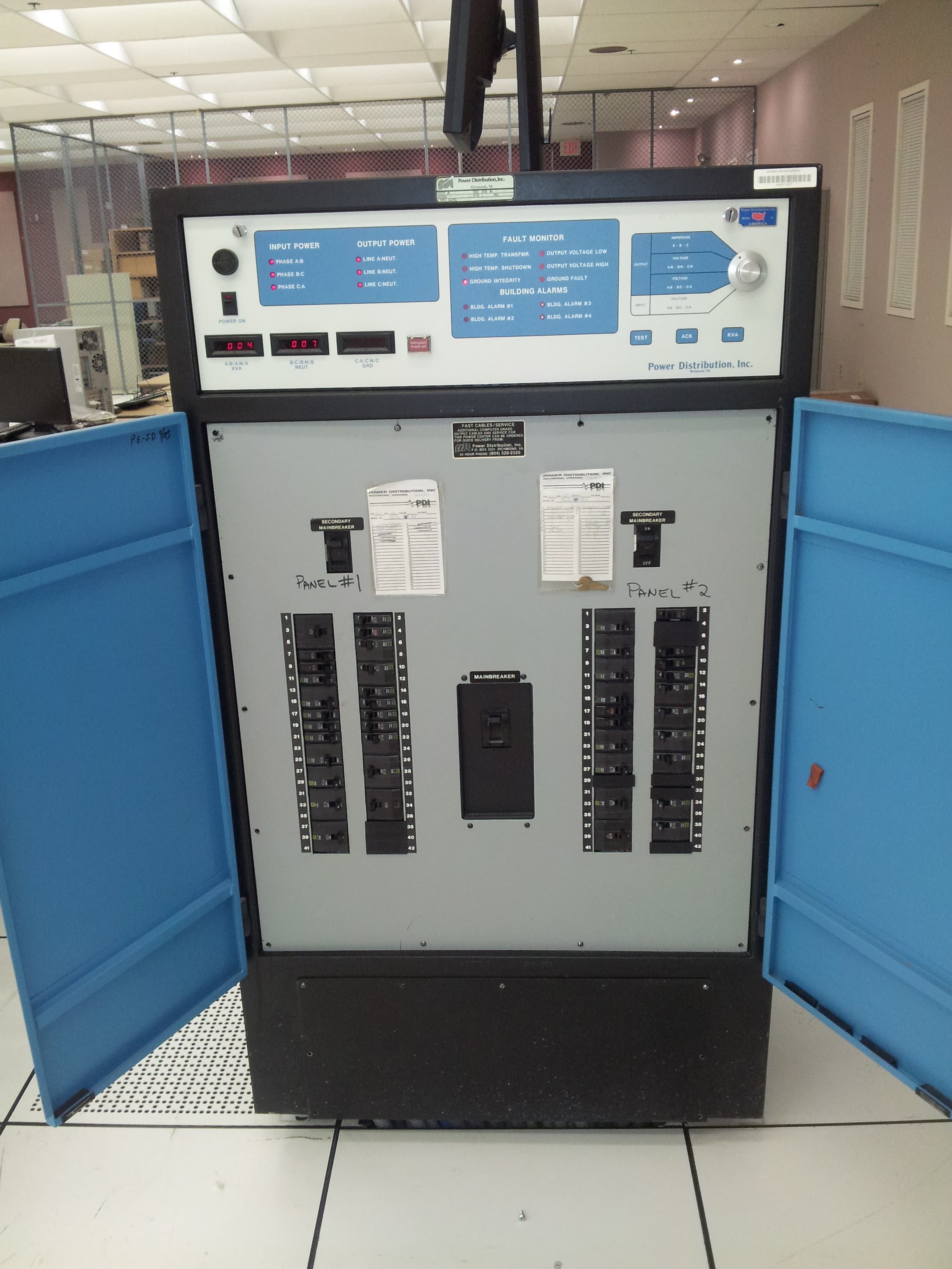 Power distribution system for computer room