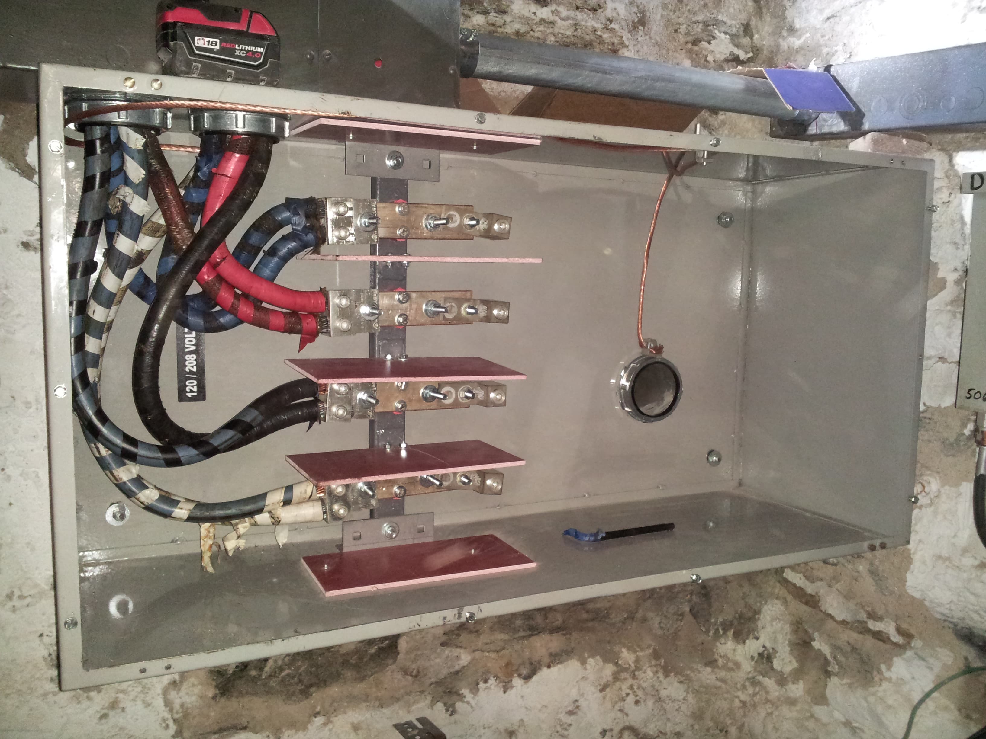Horizontally mounted large fuse box